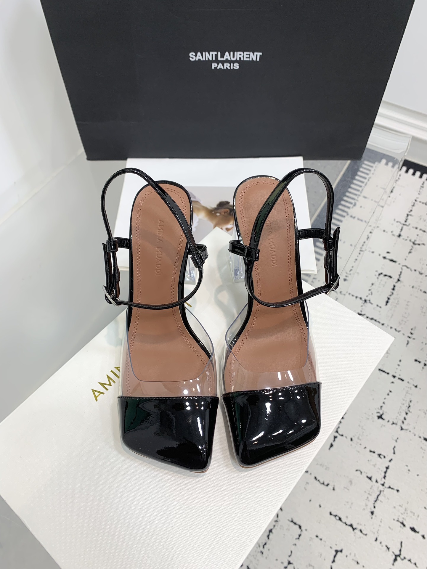 NO:258979,, Amina Muaddi Amina crystal thick heel sandals!  The square head is cut with clear edges and angles, making it even more unique!  It's a pair of high heels with temperament!  Upper cowhide PVC inner lining, footbed sheepskin lining, genuine leather injection molded sole heel height 9.5CM Size35-42 (40.41.42 custom made without return), high heels, sandals, high heels, cowhide, sheepskin19860909,Amina Muaddi阿米娜水晶粗跟凉鞋！棱角分明斜切方头,更加别具一格！是一双很有气质的高跟鞋！ 鞋面牛皮拼接PVC 内里、垫脚羊皮里 鞋底真皮注塑大底 跟高9.5CM Size35-42（40.41.42定做不退换）,高跟鞋,sandals,high heels,cowhide,sheepskin,Women's Shoes