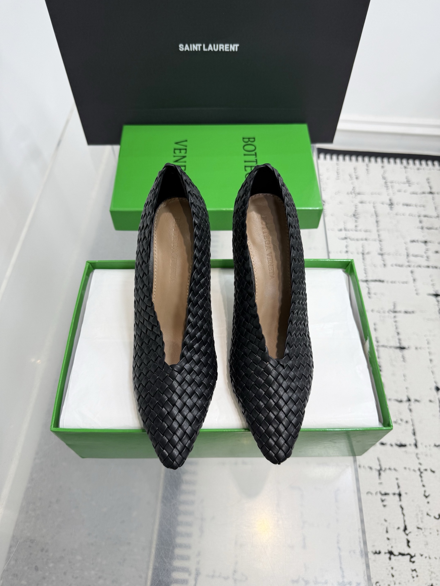 NO:476615,,Bottega VenetaBv Sofia series braided high heels!  It is easy and fashionable to wear, and it is easy to wear and feel high-end!  Get out of your new fashion pace every step!  Original imported lambskin fabric inner lining and foot pad sheepskin lining original injection molded leather outsole heel height 9CM Size35-42 (40.41.42 custom made without return or exchange), high heels single shoes, bottega veneta, bottega veneta, high heels, sheepskin, Leather soles19860909,Bottega VenetaBv Sofia系列编织高跟鞋！上脚轻松又时髦,轻松穿出高级感！每一步都走出你的时尚新节奏！ 面料原版进口小羊皮 内里、垫脚羊皮里 鞋底原版注塑真皮大底 跟高9CM Size35-42（40.41.42定做不退换）,高跟鞋单鞋,bottega veneta,bottega veneta,high heels,sheepskin,Leather soles,Women's Shoes