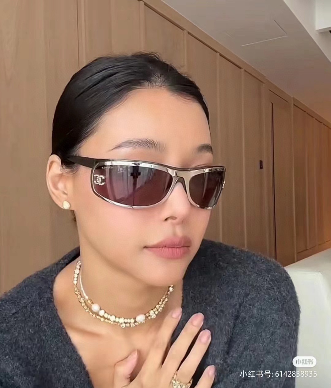 版型对了71557消费者眼睛是雪亮的️上脸才帅coconeige是懂Y2K弧形曲面未来感十足