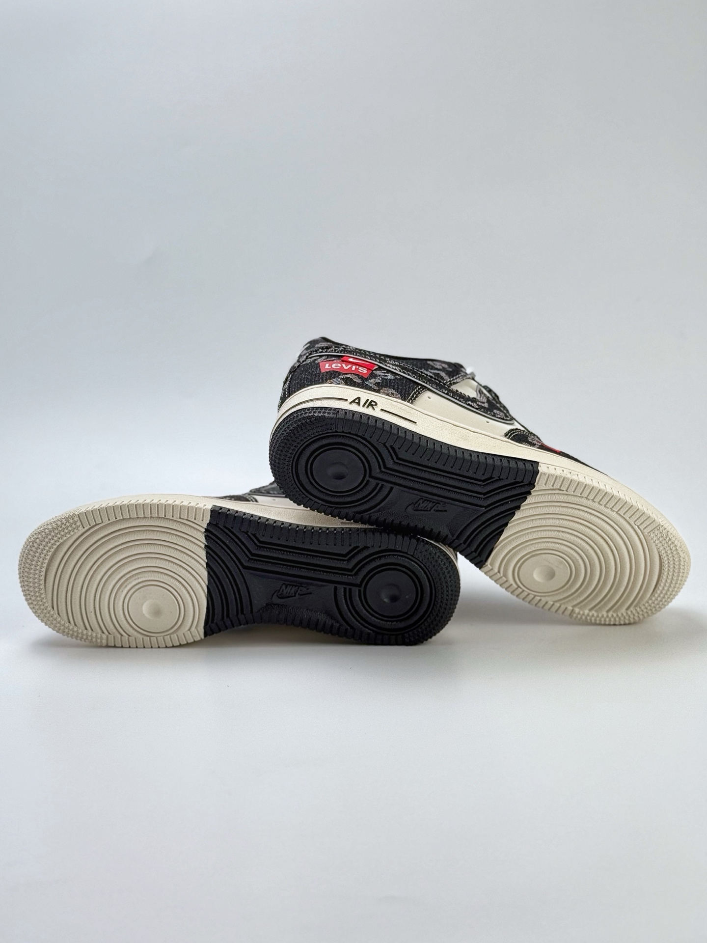 Nike Air Force 1 Low 07 x Levi's 李维斯黑白红双小钩满天星 YX5066-312