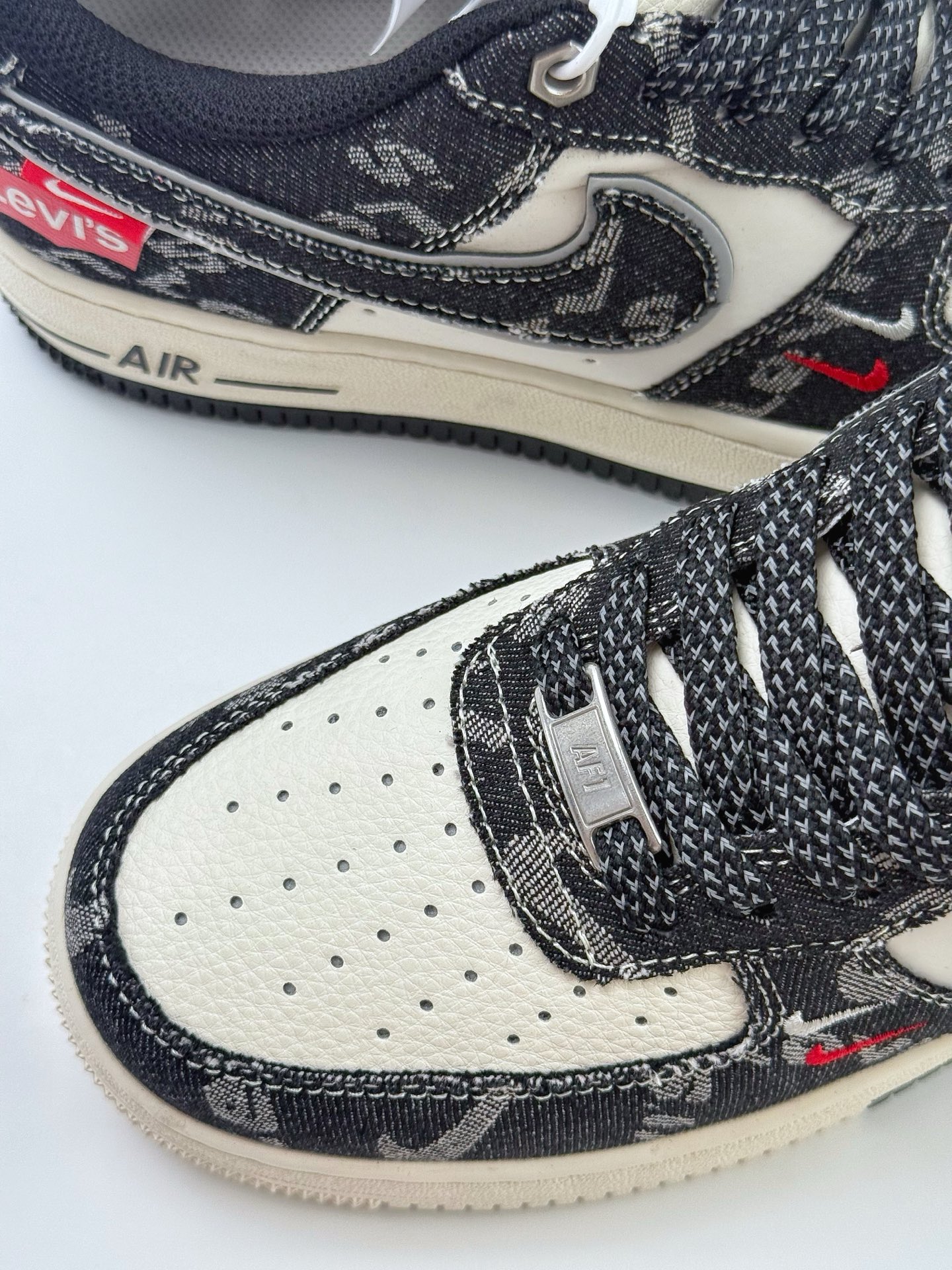 Nike Air Force 1 Low 07 x Levi's 李维斯黑白红双小钩满天星 YX5066-312