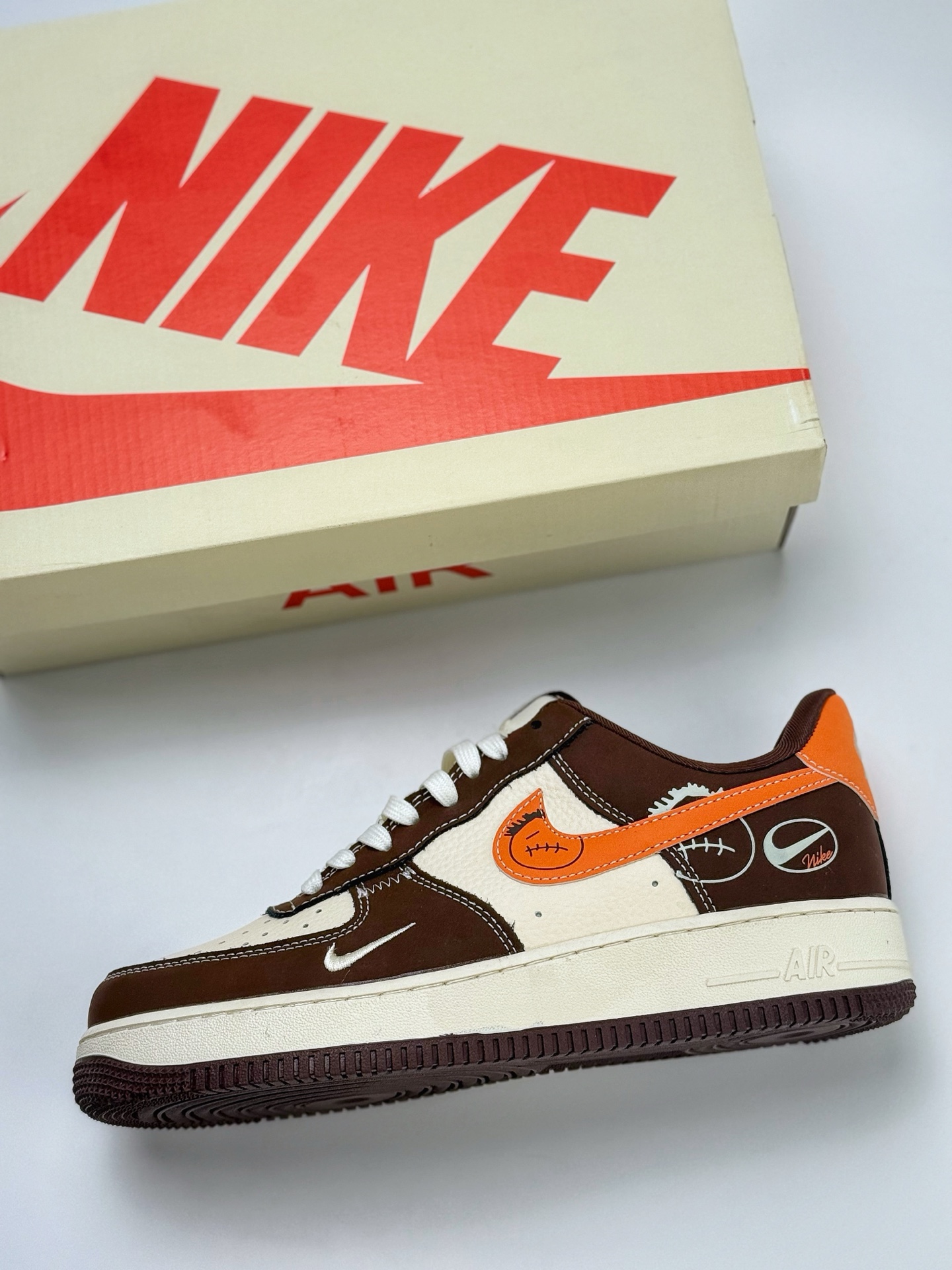 Nike Air Force 1 Low 07 x Travis Scott 棕橙白小钩 KK1988-080