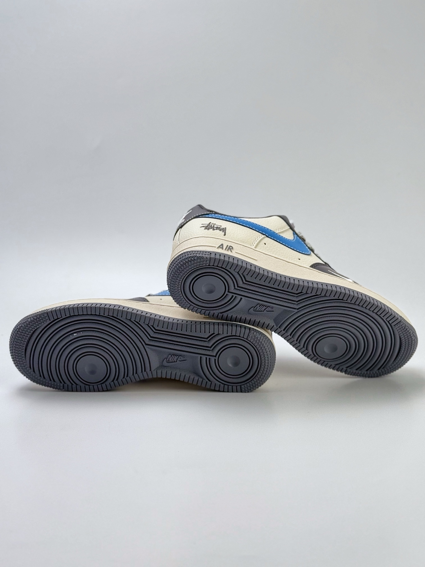 Nike Air Force 1 Low 07 x Stussy 白灰蓝小钩满天星 XS1958-574