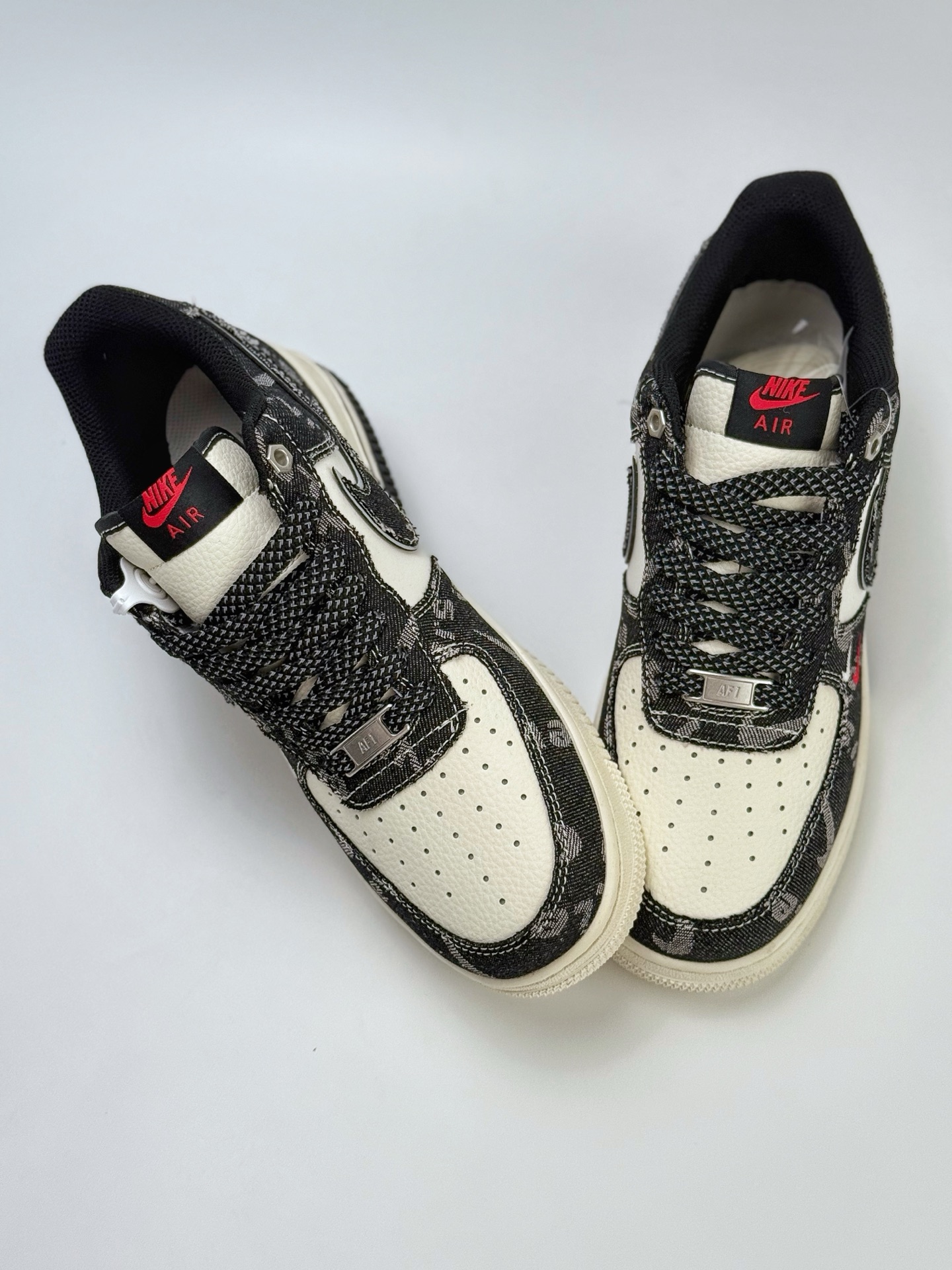 Nike Air Force 1 Low 07 x Levi's 李维斯黑白红双小钩满天星 YX5066-312