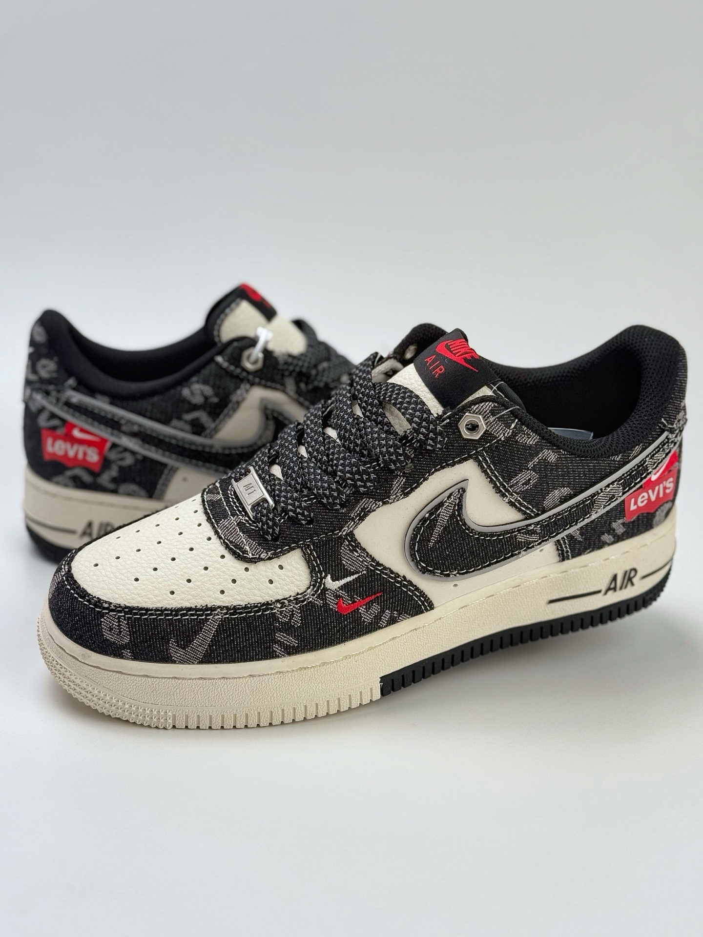 Nike Air Force 1 Low 07 x Levi’s 李维斯黑白红双小钩满天星 YX5066-312