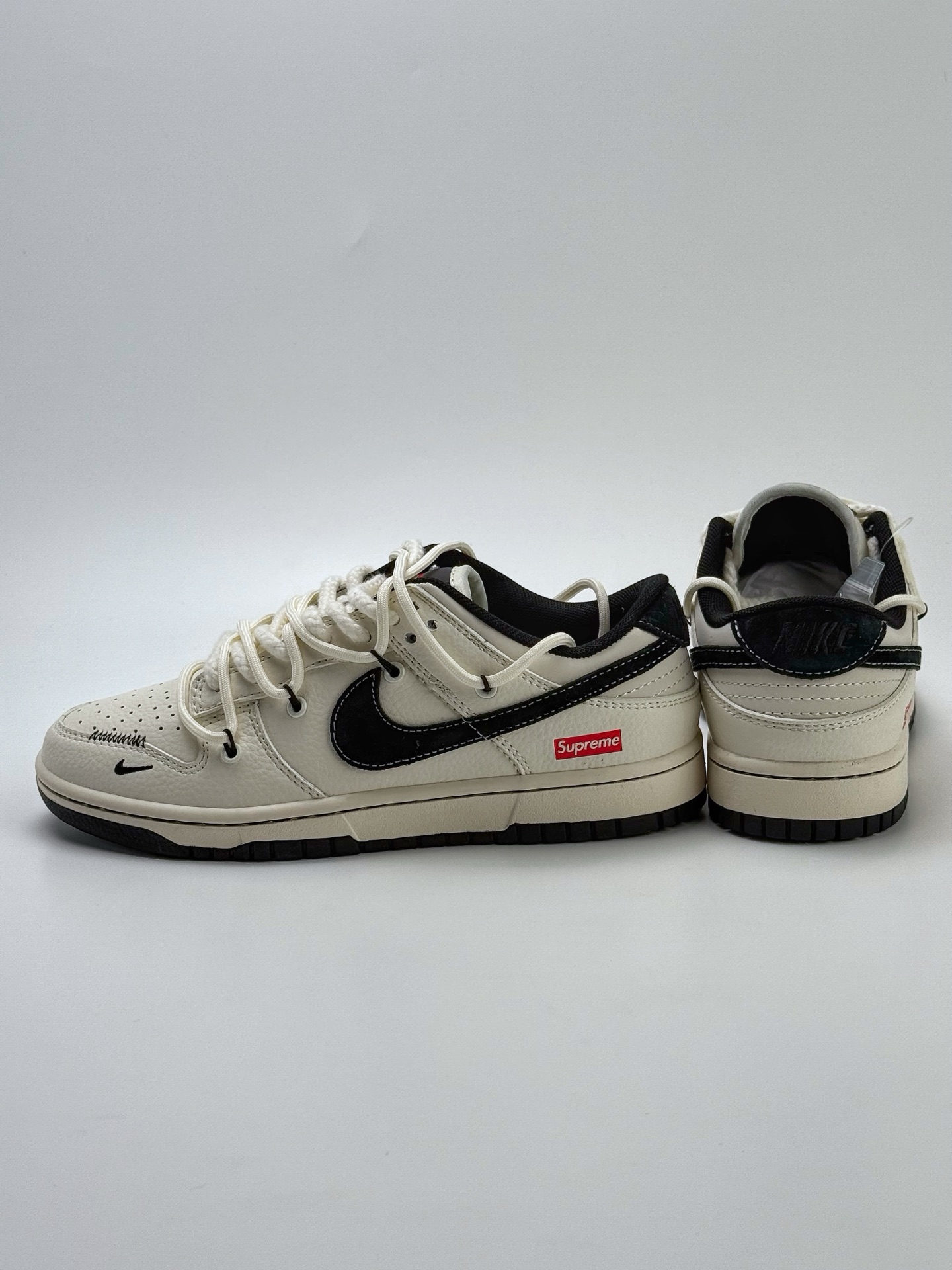 Nike SB Dunk Low x Supreme 白黑小钩绑带 YX5066-282