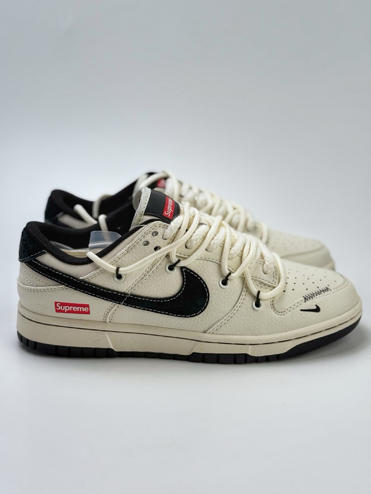 Nike SB Dunk Low x Supreme 白黑小钩绑带 YX5066-282