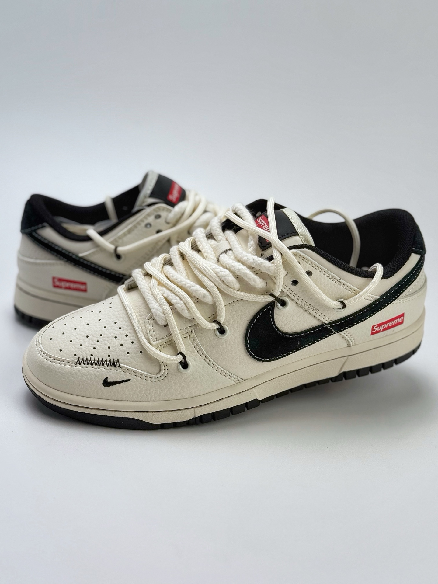 Nike SB Dunk Low x Supreme 白黑小钩绑带 YX5066-282