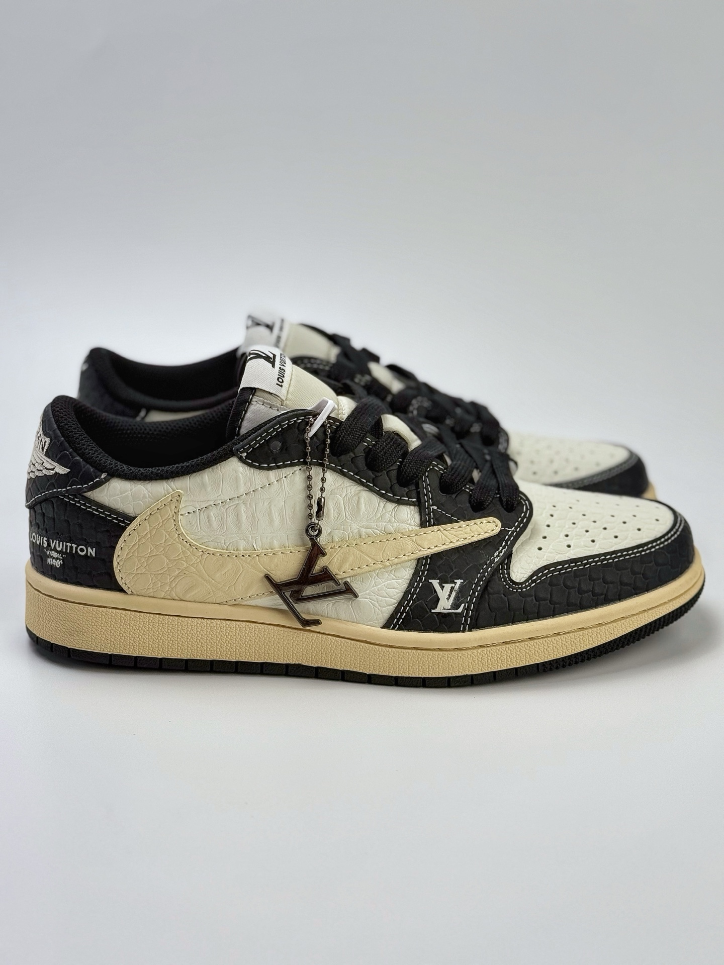 Travis Scott x Nike Air Jordan 1 Low x Louis Vuitton Air Jordan 1 Low 反转白黑倒钩 XX3168-152