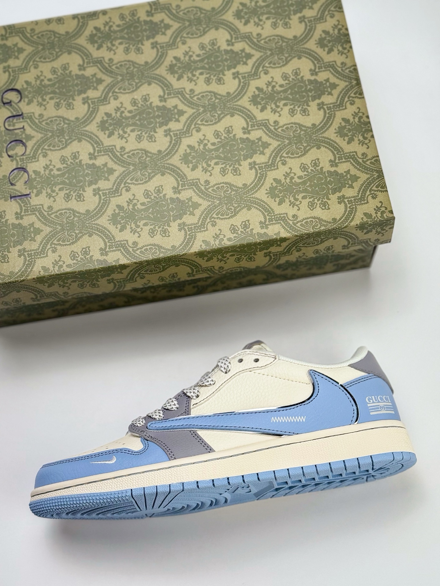 Travis Scott x Nike Air Jordan 1 Low x GUCCI Air Jordan 1 Low 反转白灰蓝小钩满天星倒钩 ZH2598-241