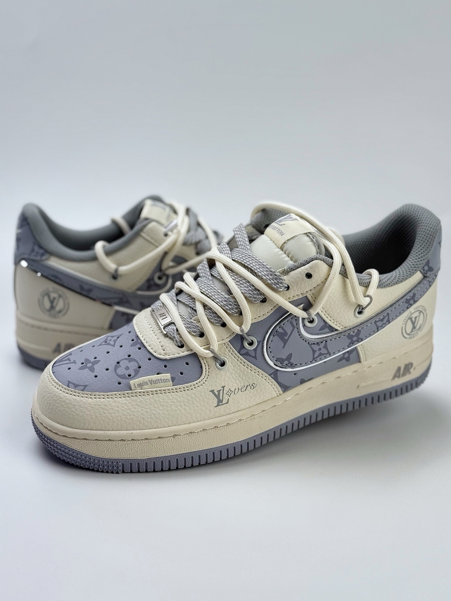 Nike Air Force 1 Low 07 x Louis Vuitton 白浅蓝绑带满天星 DM6868-062