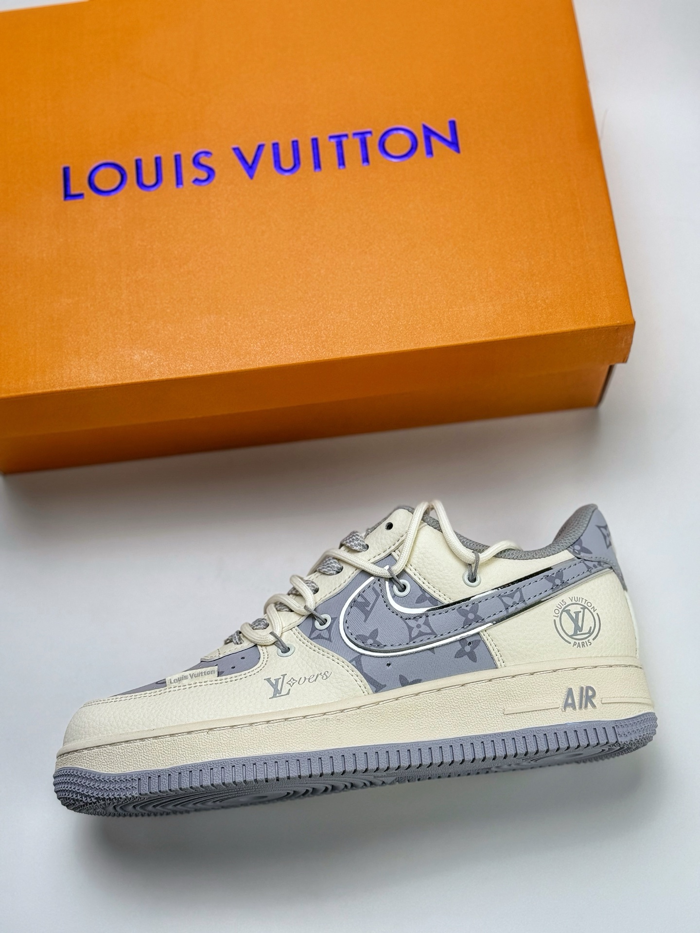 Nike Air Force 1 Low 07 x Louis Vuitton 白浅蓝绑带满天星 DM6868-062