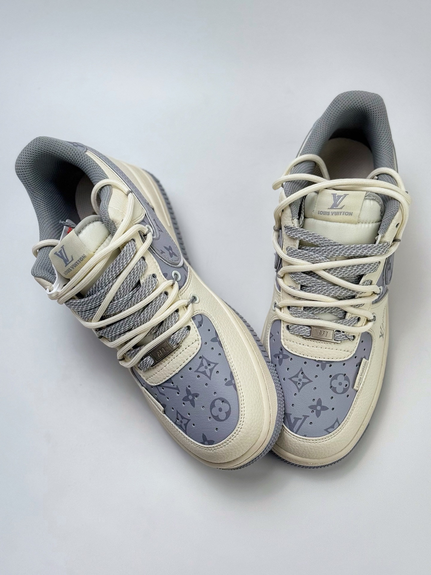 Nike Air Force 1 Low 07 x Louis Vuitton 白浅蓝绑带满天星 DM6868-062
