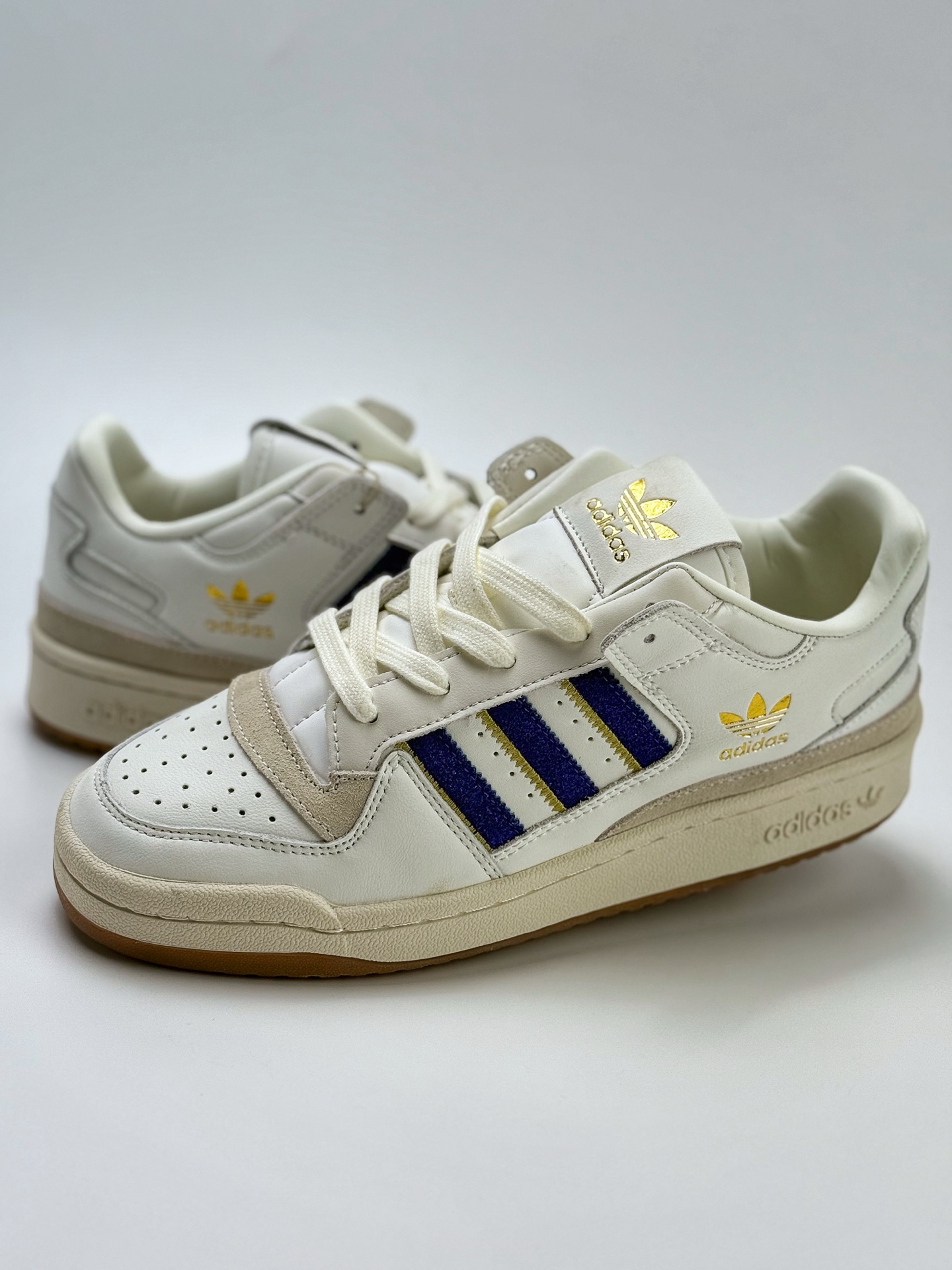 220 Adidas Forum Low CL 三叶草低邦 经典魔术贴复古板鞋 男女潮流头层皮休闲鞋 JH79406