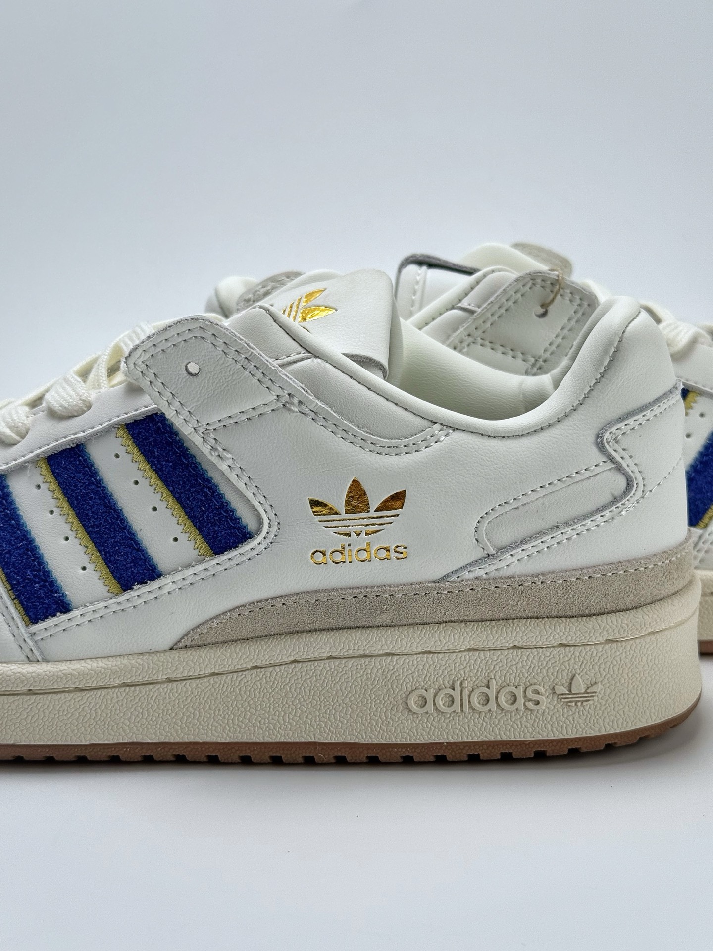 220 Adidas Forum Low CL 三叶草低邦 经典魔术贴复古板鞋 男女潮流头层皮休闲鞋 JH79406
