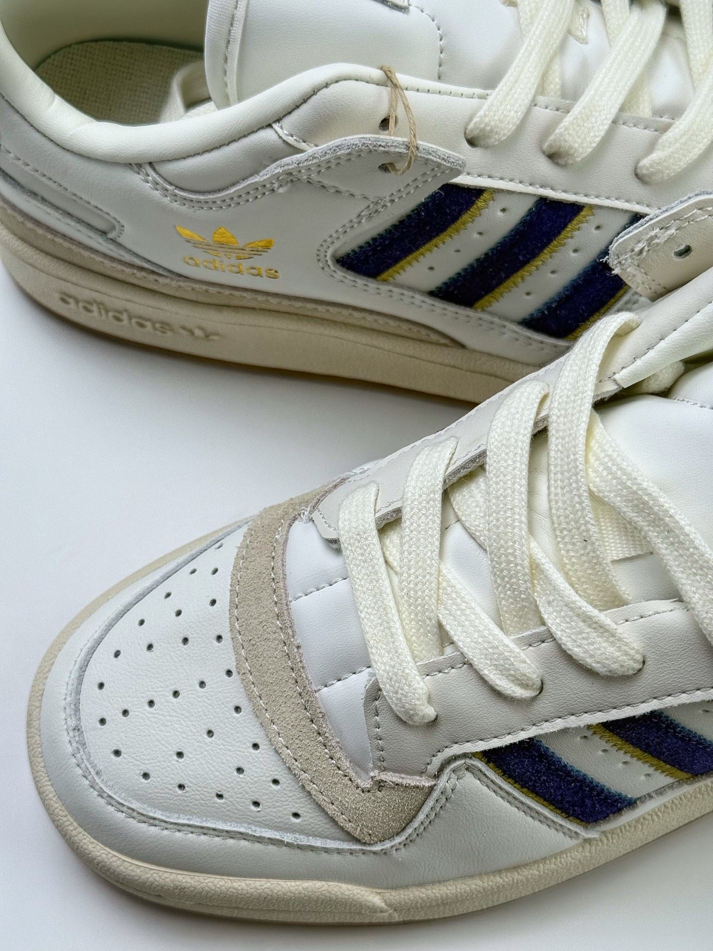 220 Adidas Forum Low CL 三叶草低邦 经典魔术贴复古板鞋 男女潮流头层皮休闲鞋 JH79406