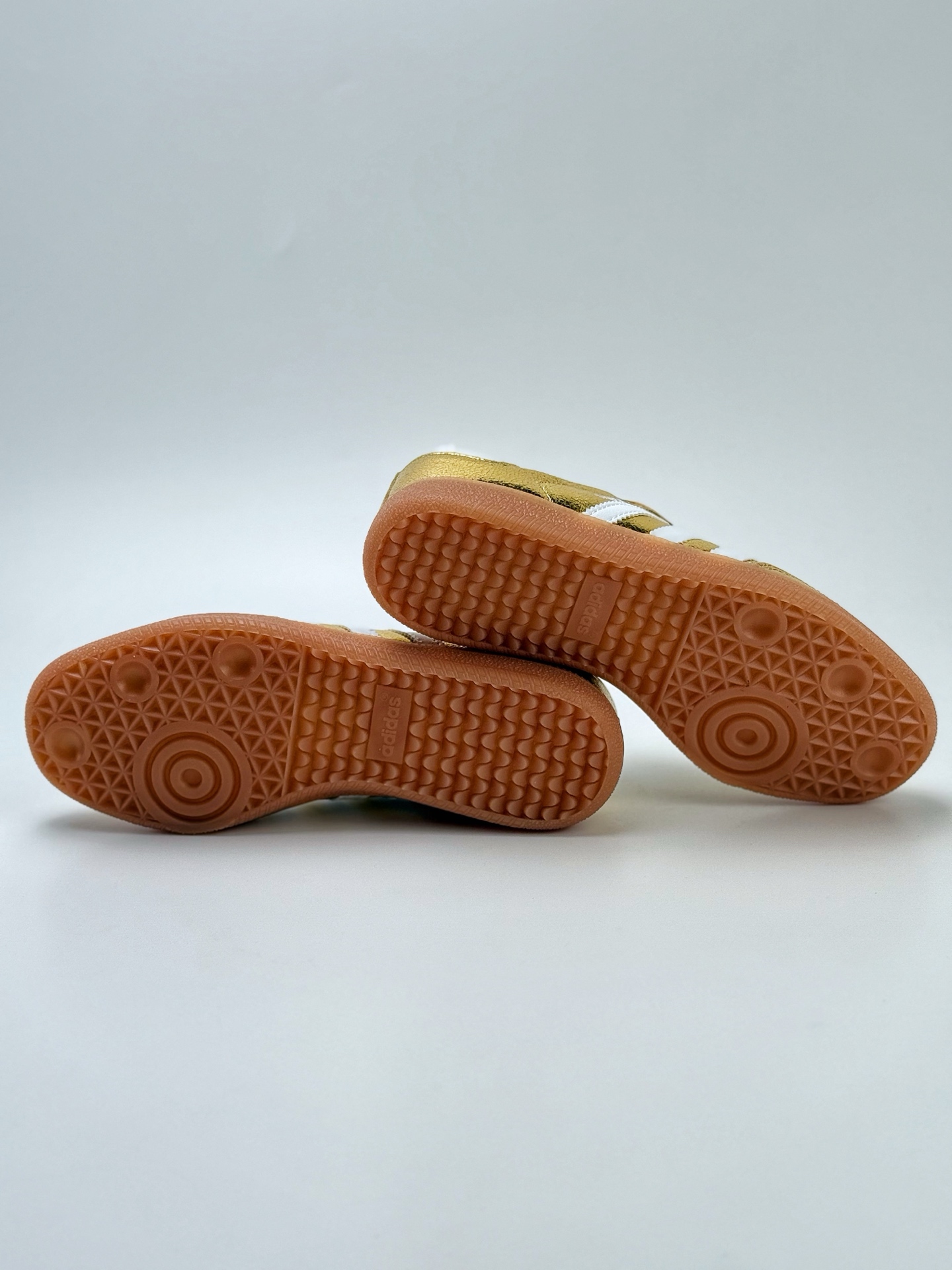 160 adidas originals Samba 金色 KI5719