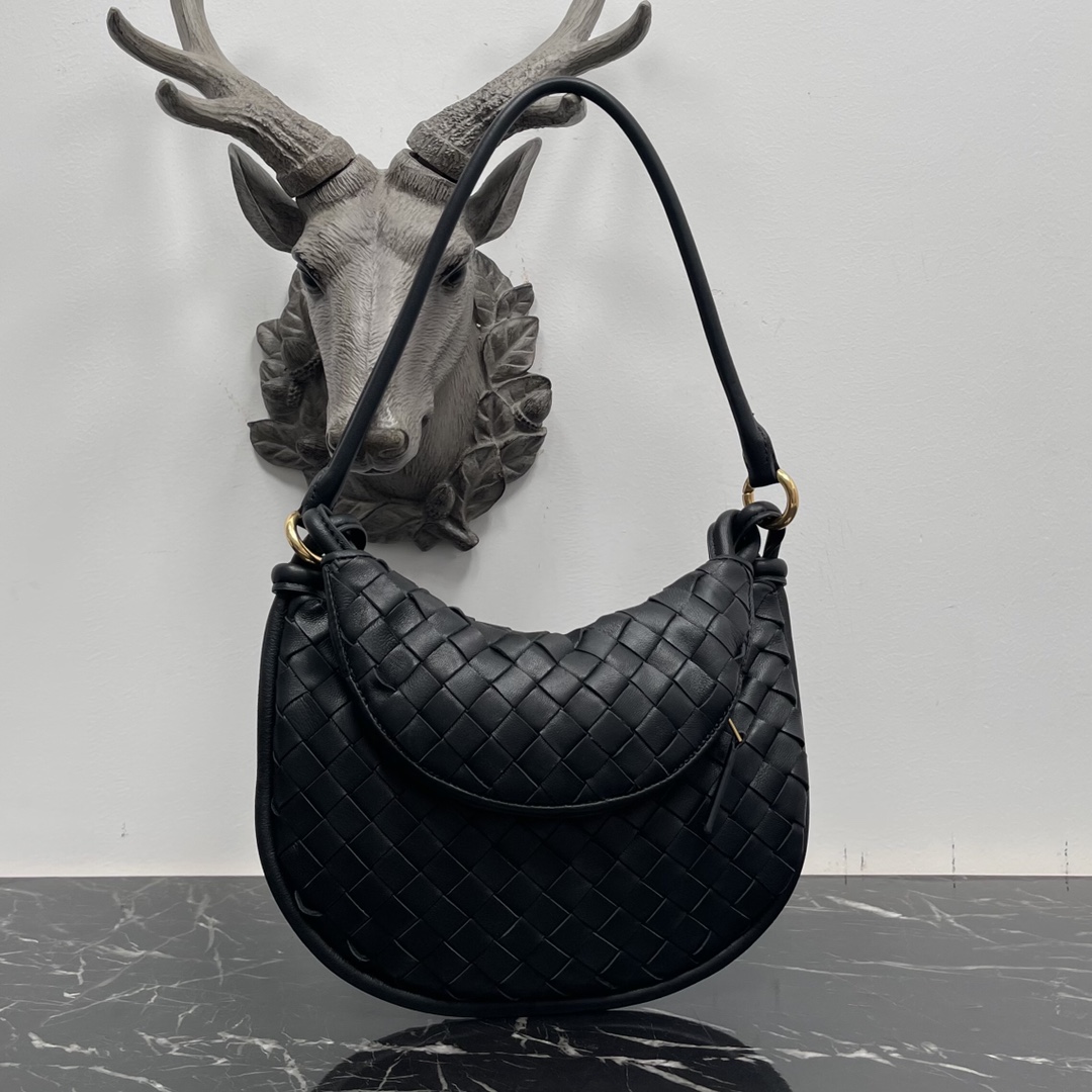 Bottega Veneta 不接受退换 仅限图片款图片色 Bottega Veneta :当下最 的Gemelli