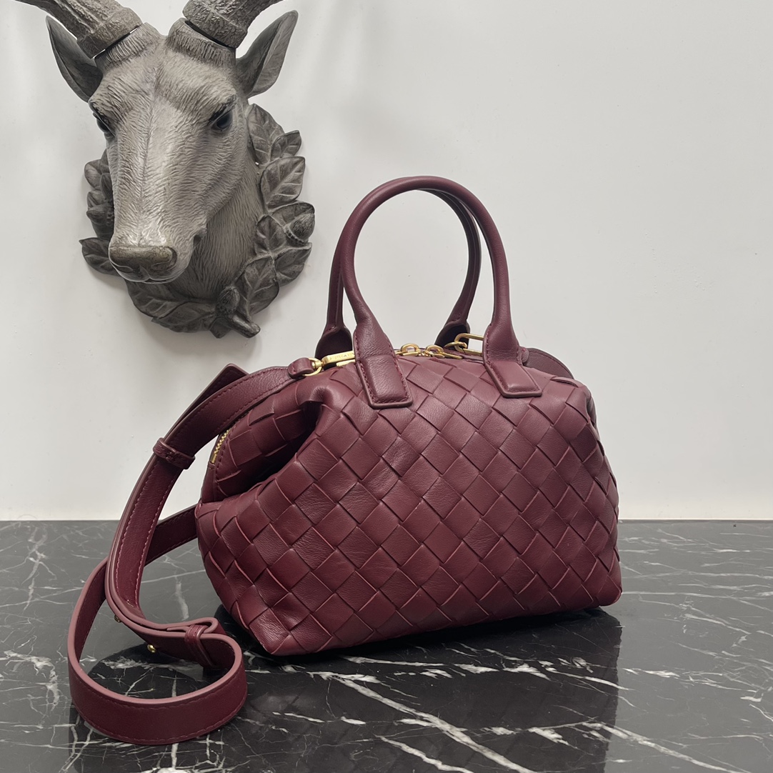 Bottega Veneta Bv 小号Intrecciato编织皮革保龄球包 配有可拆卸斜挎背带 单个内部平口袋