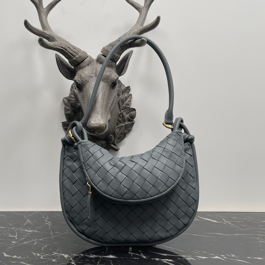 Bottega Veneta 不接受退换 仅限图片款图片色 Bottega Veneta :当下最 的Gemelli