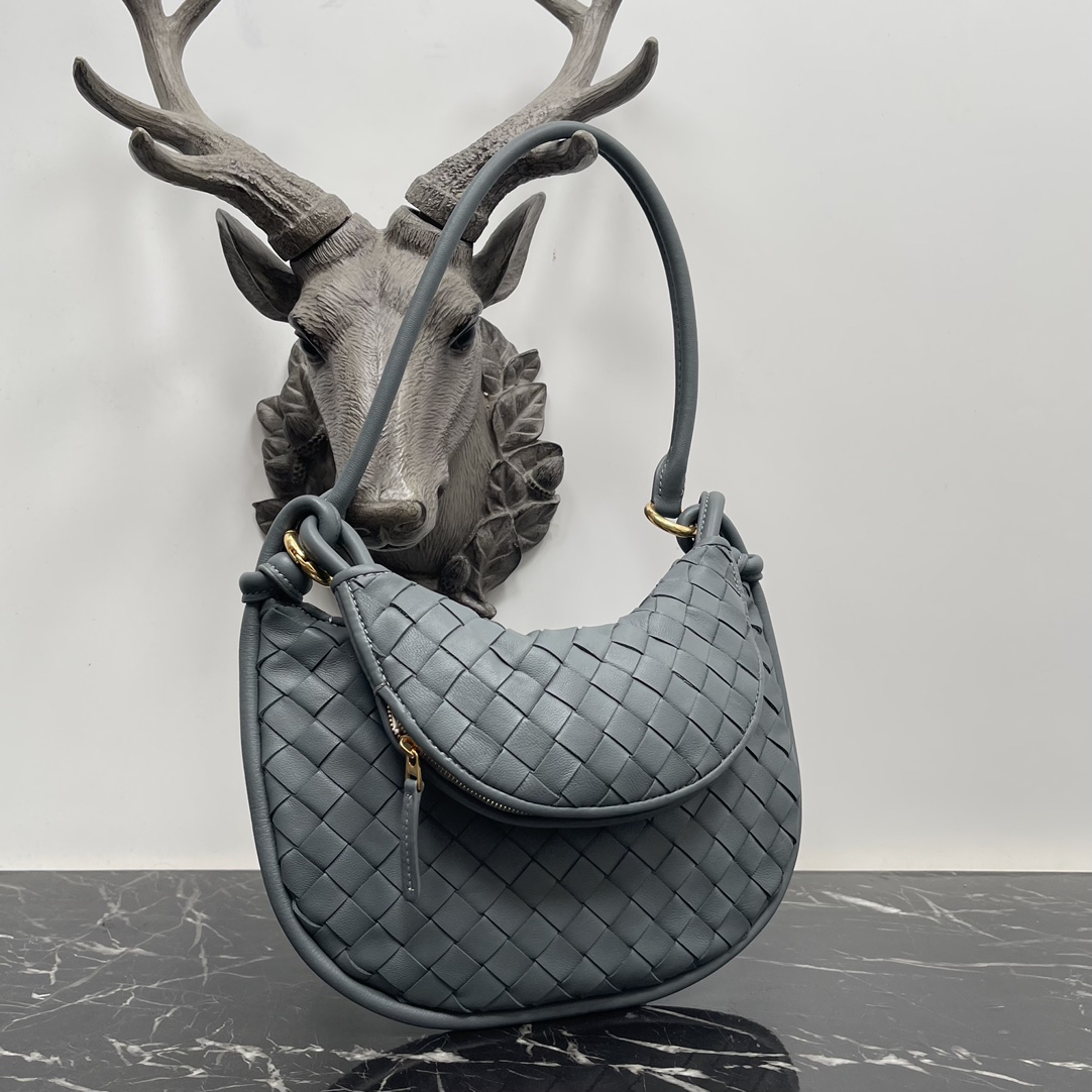 Bottega Veneta 不接受退换 仅限图片款图片色 Bottega Veneta :当下最 的Gemelli