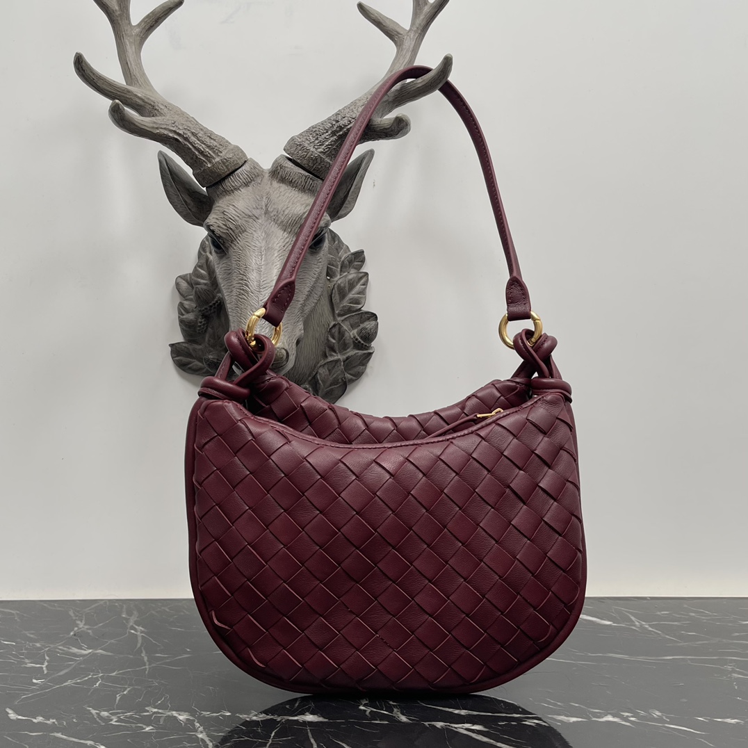 Bottega Veneta 不接受退换 仅限图片款图片色 Bottega Veneta :当下最 的Gemelli