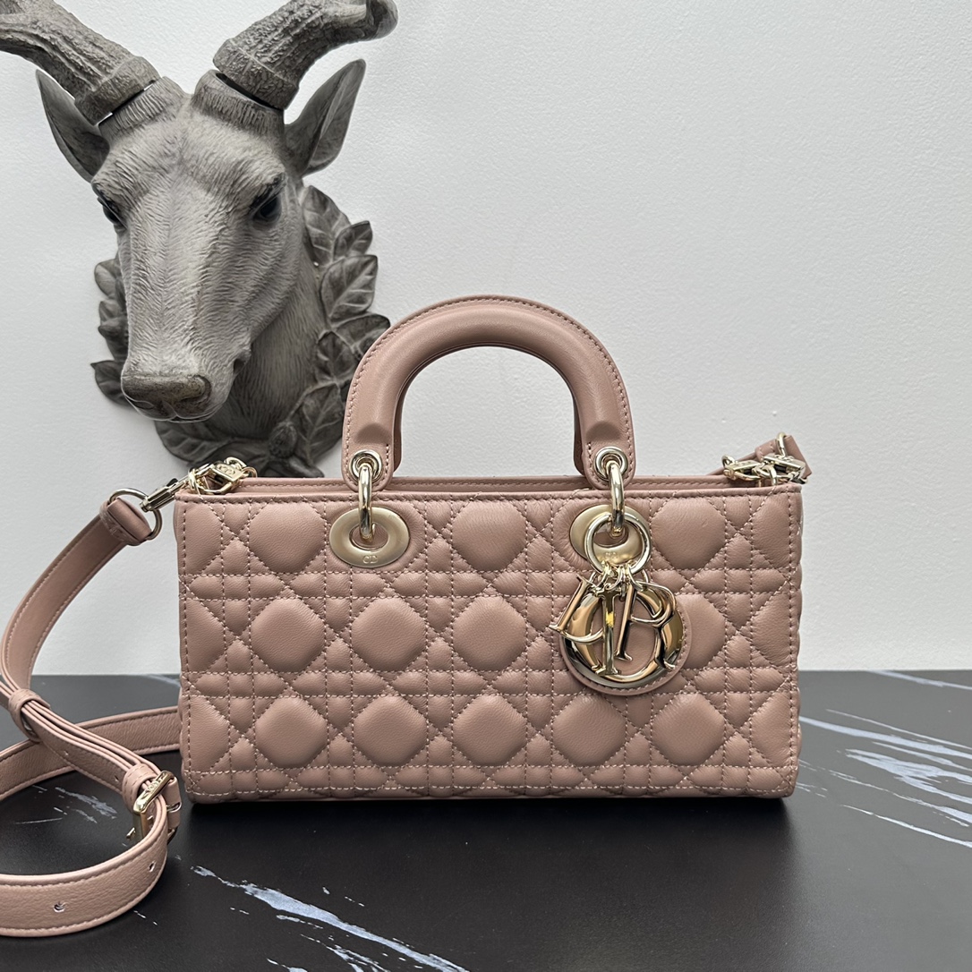 Dior Product _dt2qfp3G__lQ20HLN9ER6r_VoXeE5eq9IErJSbQ