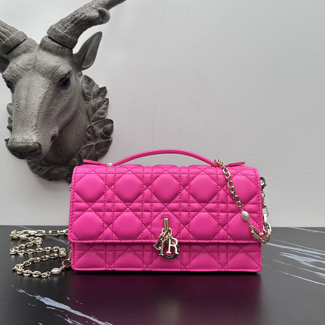 Dior Product _ddNqf14GJT-uIBqSTIpReN1P9aUAozgm4MCKY5g