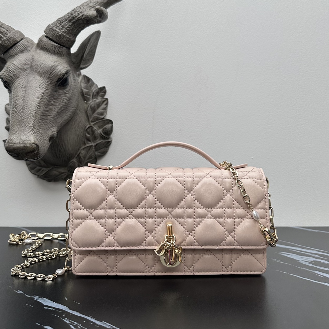 Dior Product _dnfqf3zpiJUDgxF44qqWzXmbwQ-gN9SytPoraBw