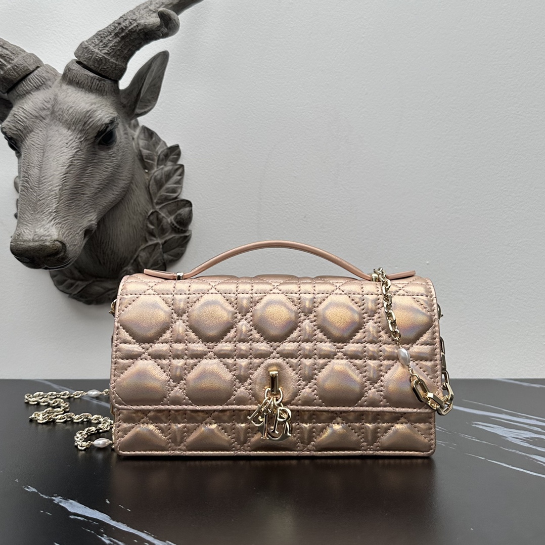 Dior Product _dm5qfl9rvq-NdYnzooQ-zUySb83ESAOgytqhuqg
