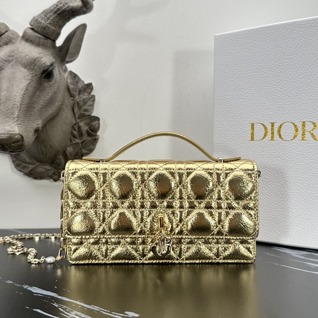 Dior Product _demqfoeIeIt-SVNpqYVLbbbw9IcSu-IwjUtpWNQ