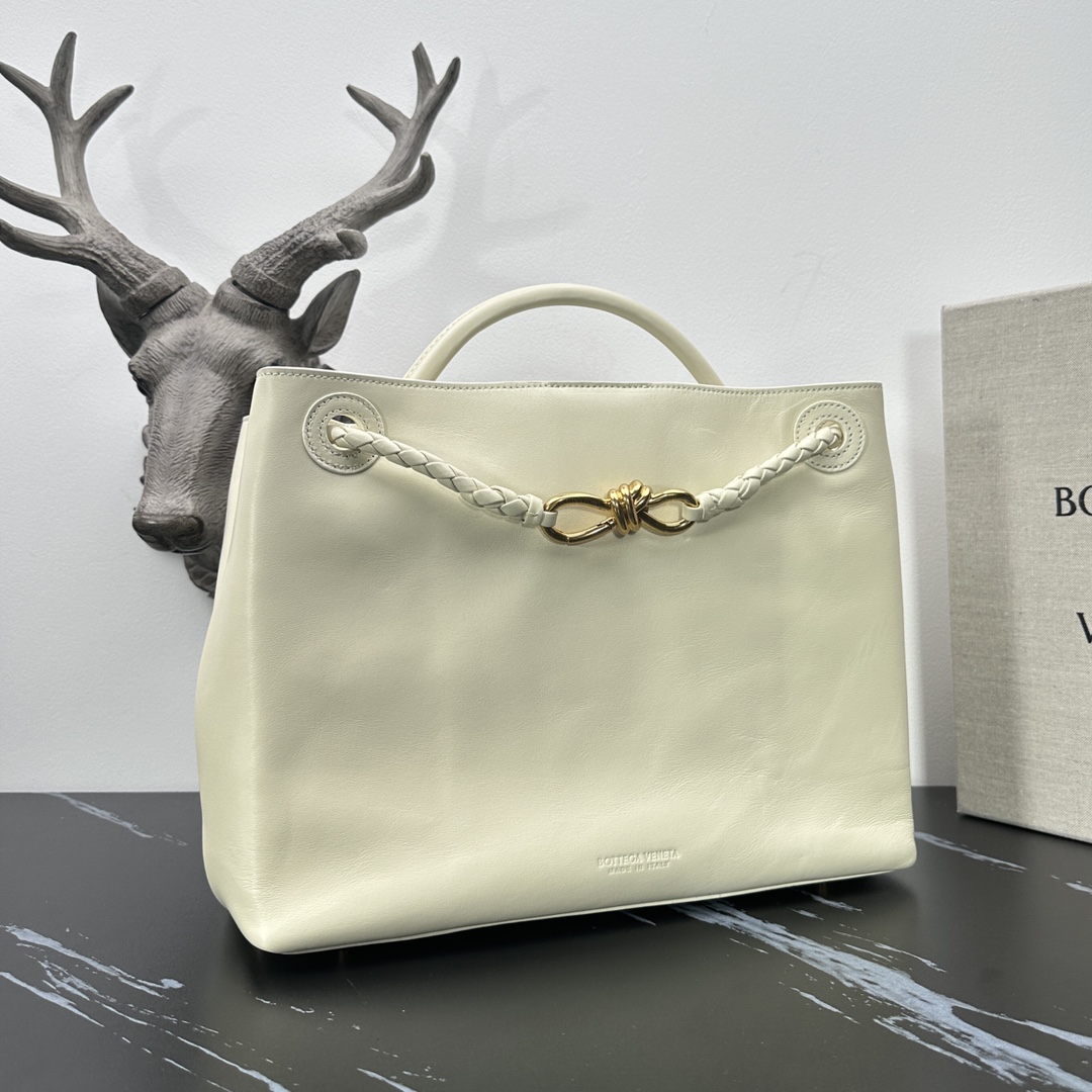 Bottega Veneta One glance for thousands of years! I was obsessed with the beauty of this bag