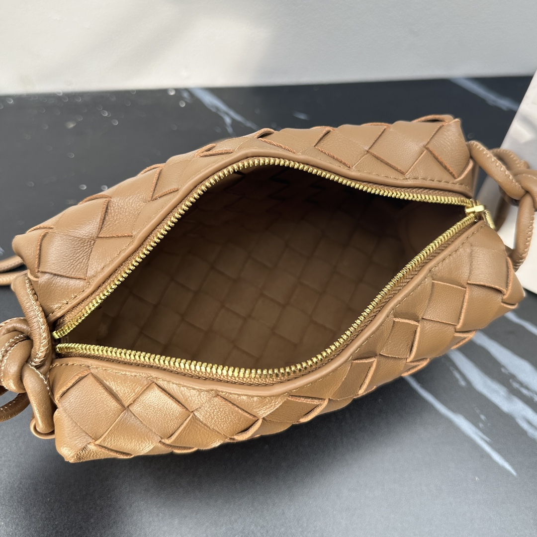 Bottega Veneta Loop Woven Small Bag Metal Knot Camera Bag - Stylish Accessory 7 i1742974846 9705 1