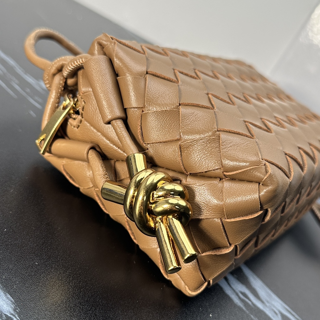Bottega Veneta Loop Woven Small Bag Metal Knot Camera Bag - Stylish Accessory 5 i1742974847 1661 3