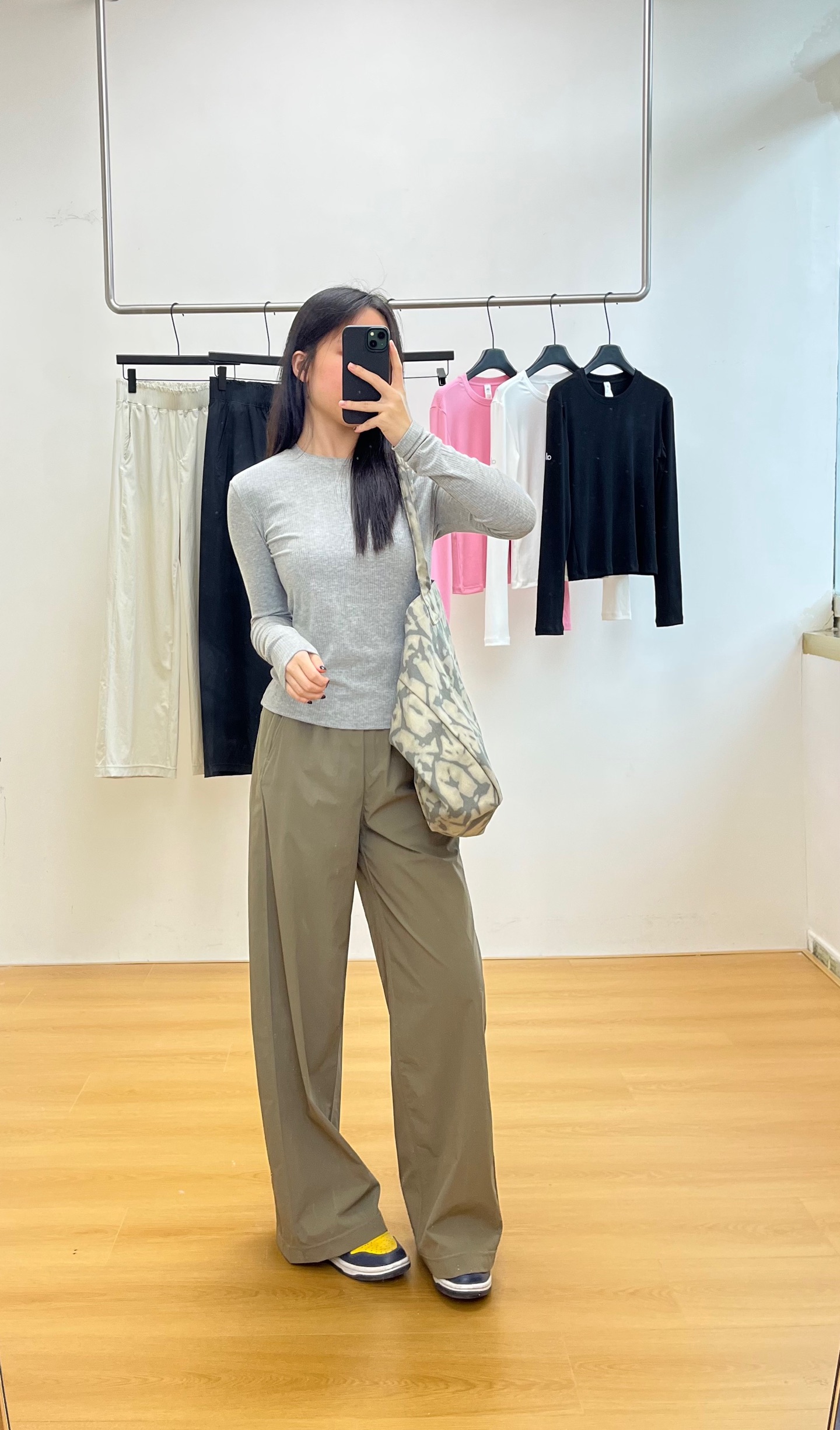 NO:954614,Camel upper body, versatile and high-end,19860909驼色上身 百搭高级,,,Women's clothing