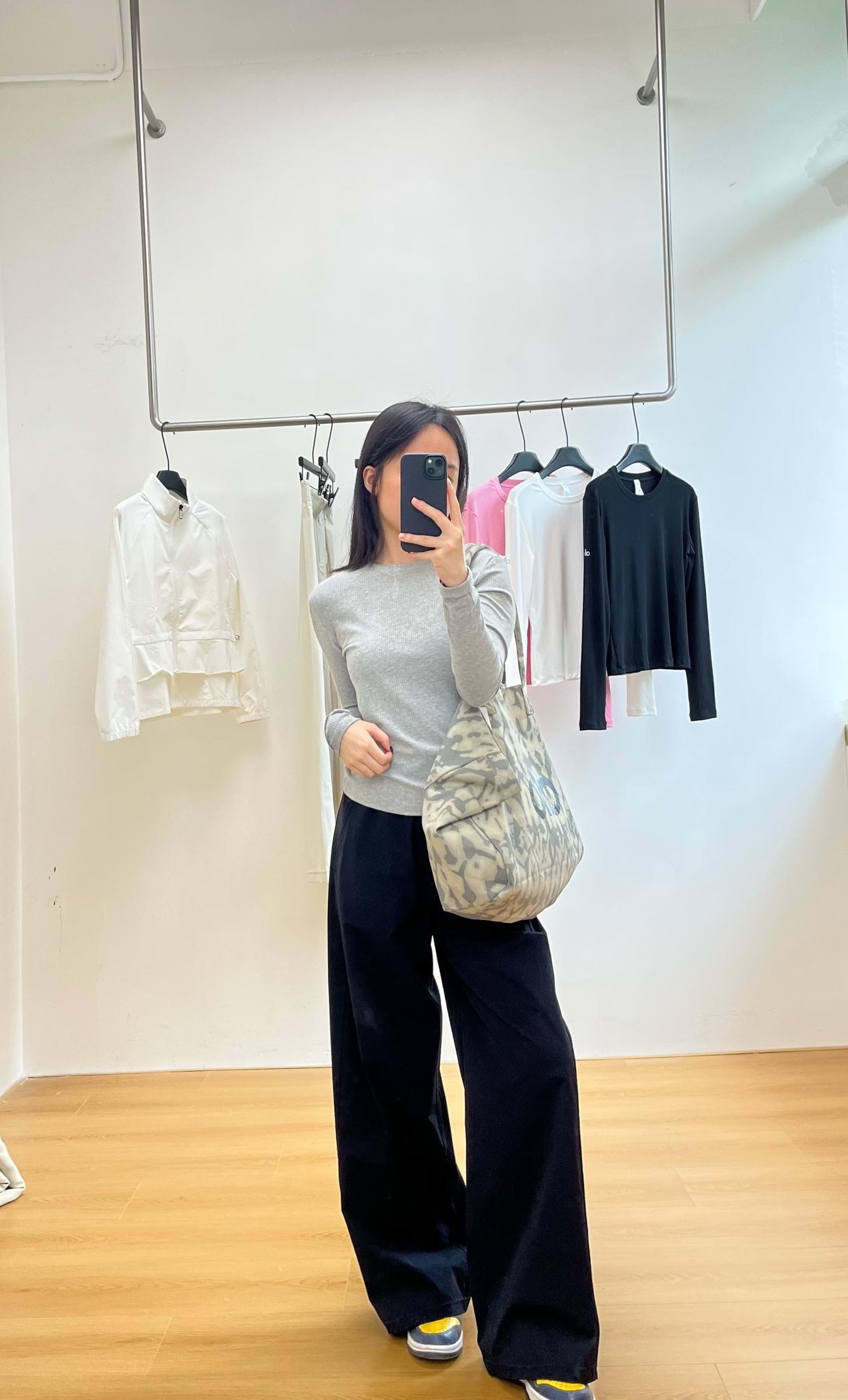 NO:954650,Black is versatile, you need it anytime and anywhere.,,19860909黑色百搭,无时无地的需要它.,,,Women's clothing