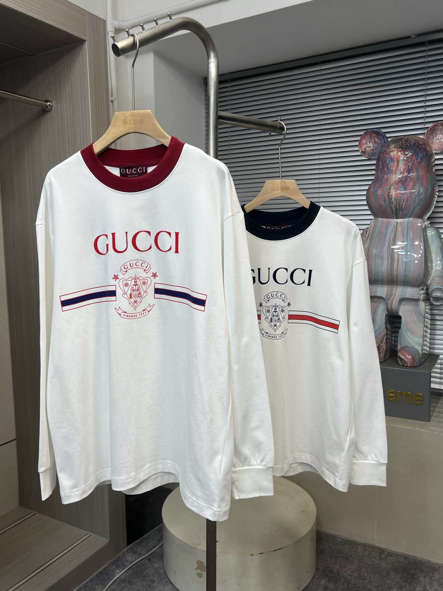 Gucci White Cotton Jersey Long Sleeve T-Shirt with Gucci Print
