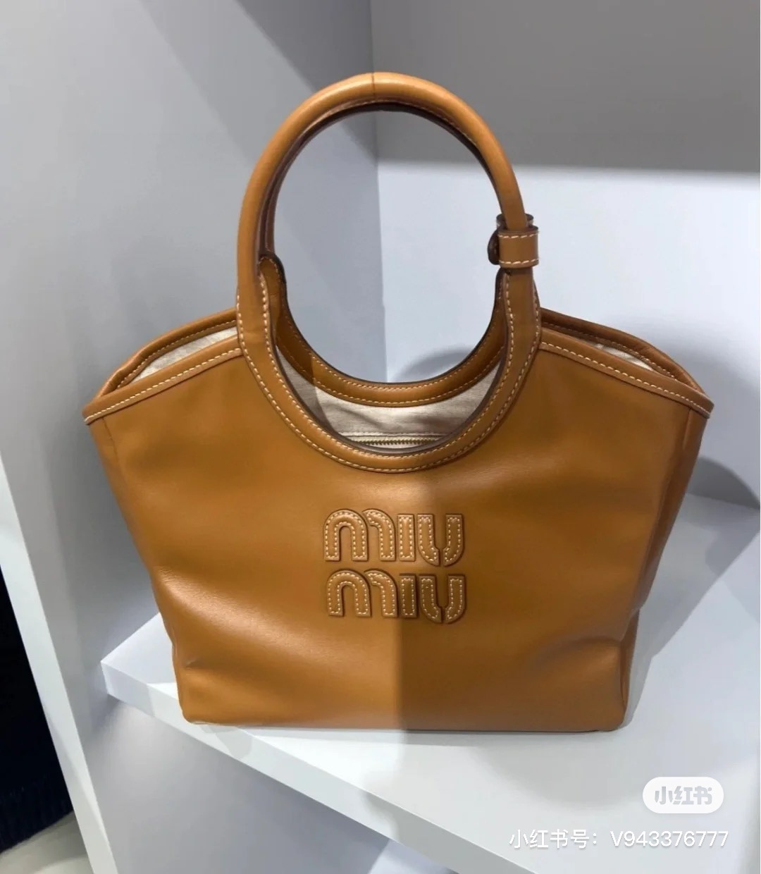 Miu Miu 5BG288, miuMiu's new Isetan limited edition tote bag, the official website recommends it, this year's absolute hot style, top imported ca