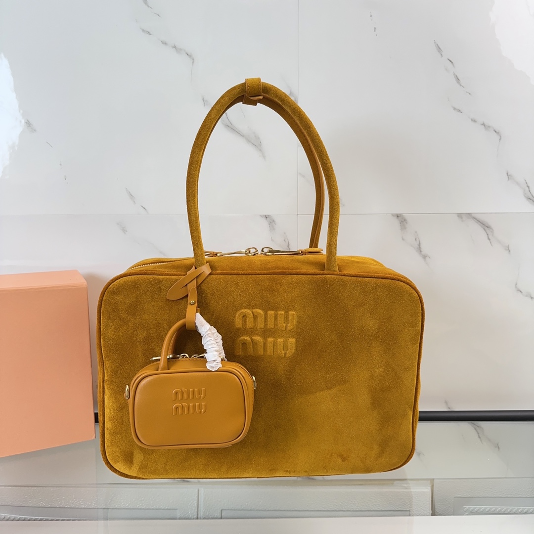 MiuMiu Bolsos cruzados y bandoleras Bolsos de Tote Marrón Chamois Escarcha Colección otoño – invierno Vintage Underarm