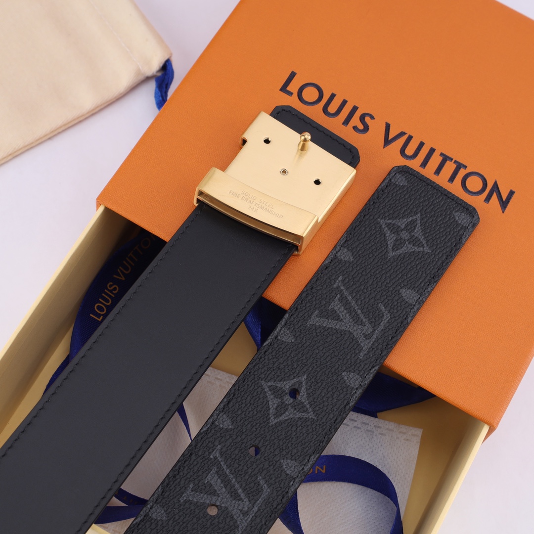    LV男士时尚用品，精密电镀五金不锈钢扣  搭配专柜对版带身， 结合奢华款现代 Taurillon 
