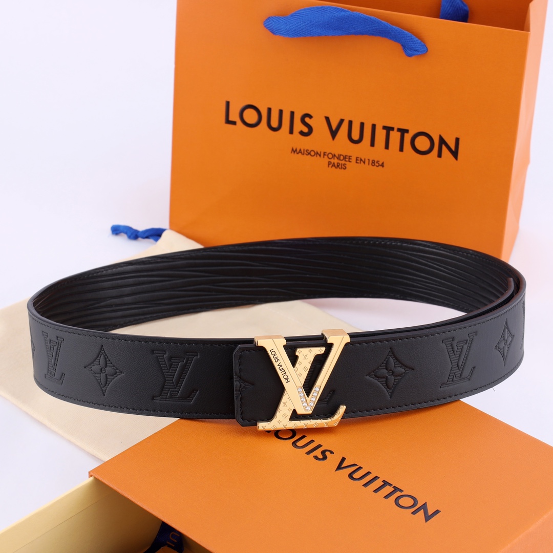    LV男士时尚用品，精密电镀五金不锈钢扣  搭配专柜对版带身， 结合奢华款现代 Taurillon 