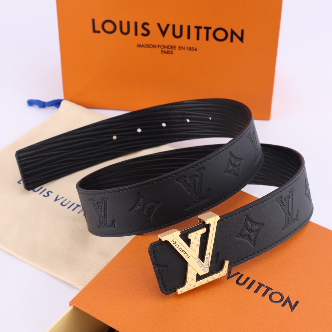    LV男士时尚用品，精密电镀五金不锈钢扣  搭配专柜对版带身， 结合奢华款现代 Taurillon 