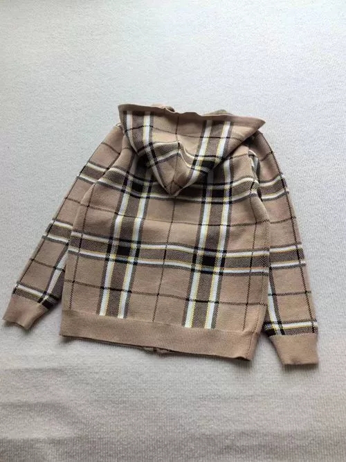 “Zenium Raisins, Knitted Shirts & More at Grand School of Childhood Colors” - 图片 7
