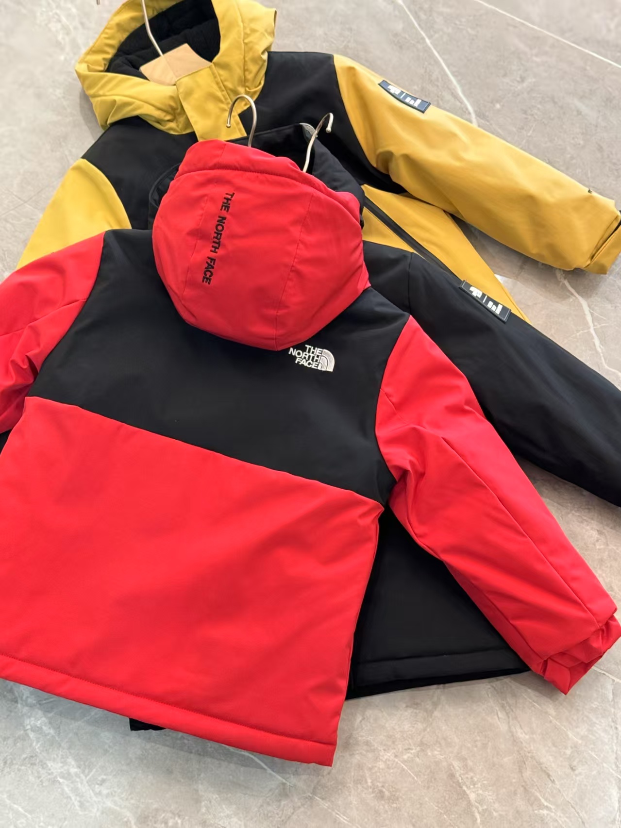 “The North Face Rainproof Cotton Ski Suit for North Korean Children” - 图片 4