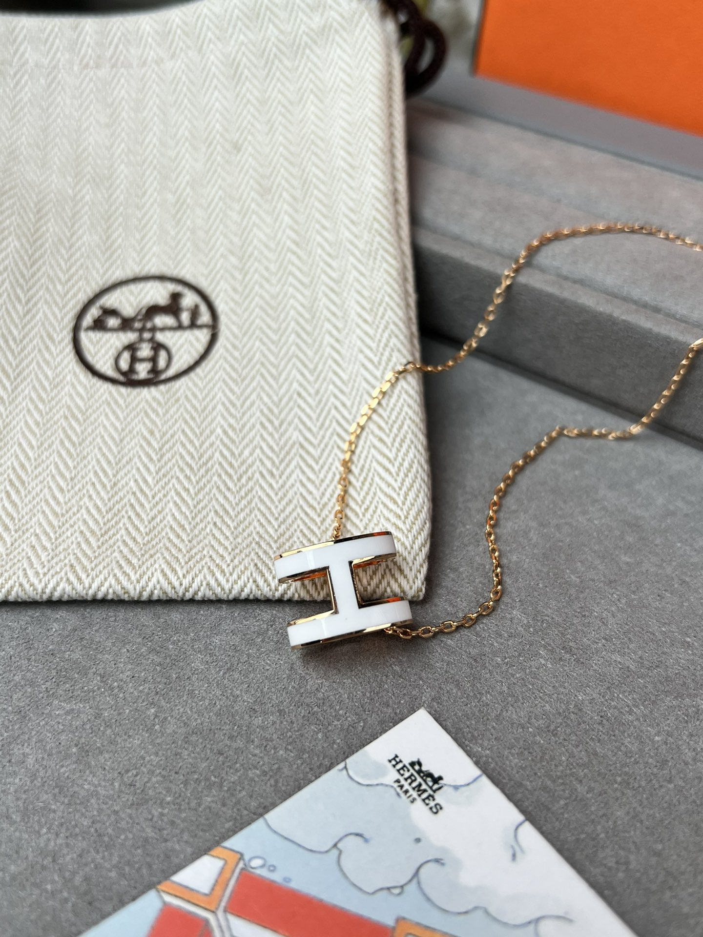 Classic "H" Enamel Pendant Necklace - Comprehensive 3