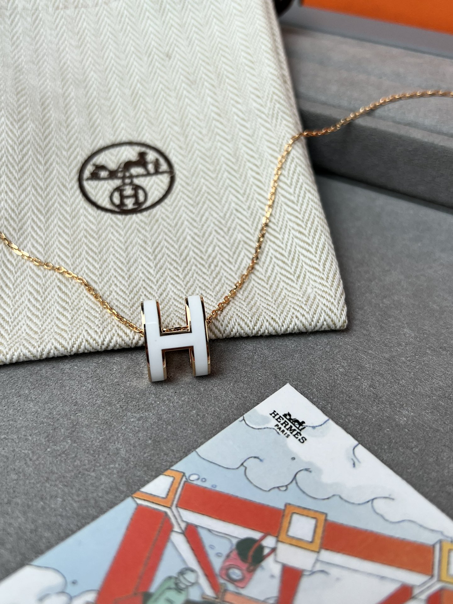 Classic "H" Enamel Pendant Necklace - Comprehensive 2