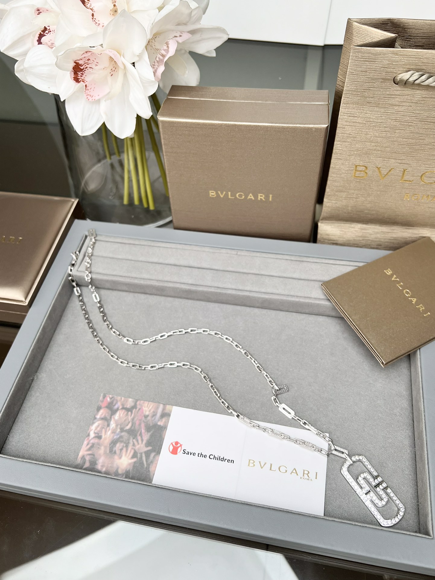 “Retrogressive Jewelry Design: Orderly, Sparkling, Nature-inspired Beauty with Smooth Respiration” - 图片 8