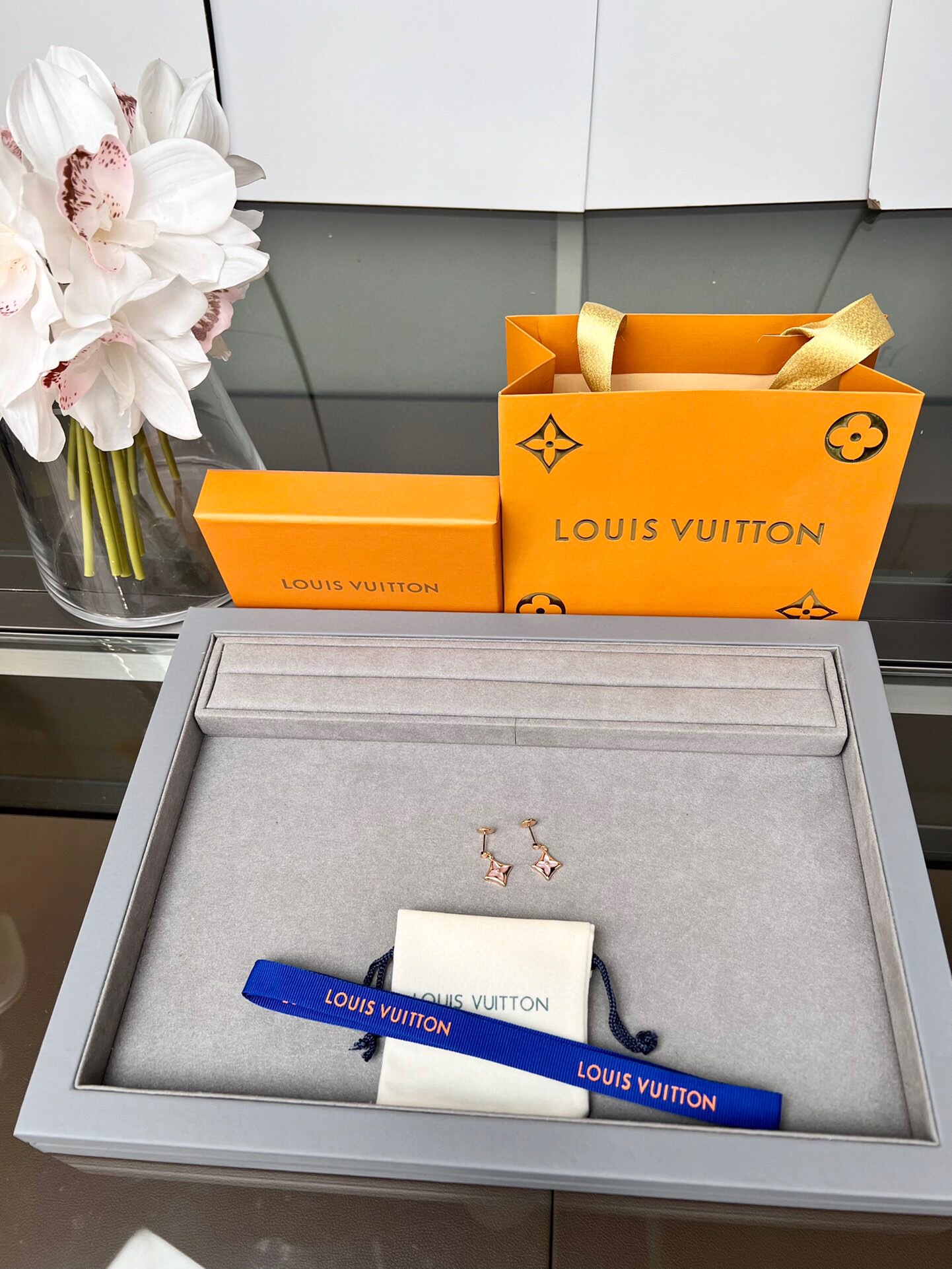 Louis Vuitton Sieraden Oorbellen Lichtroze Roze Met diamanten gezet Kettingen