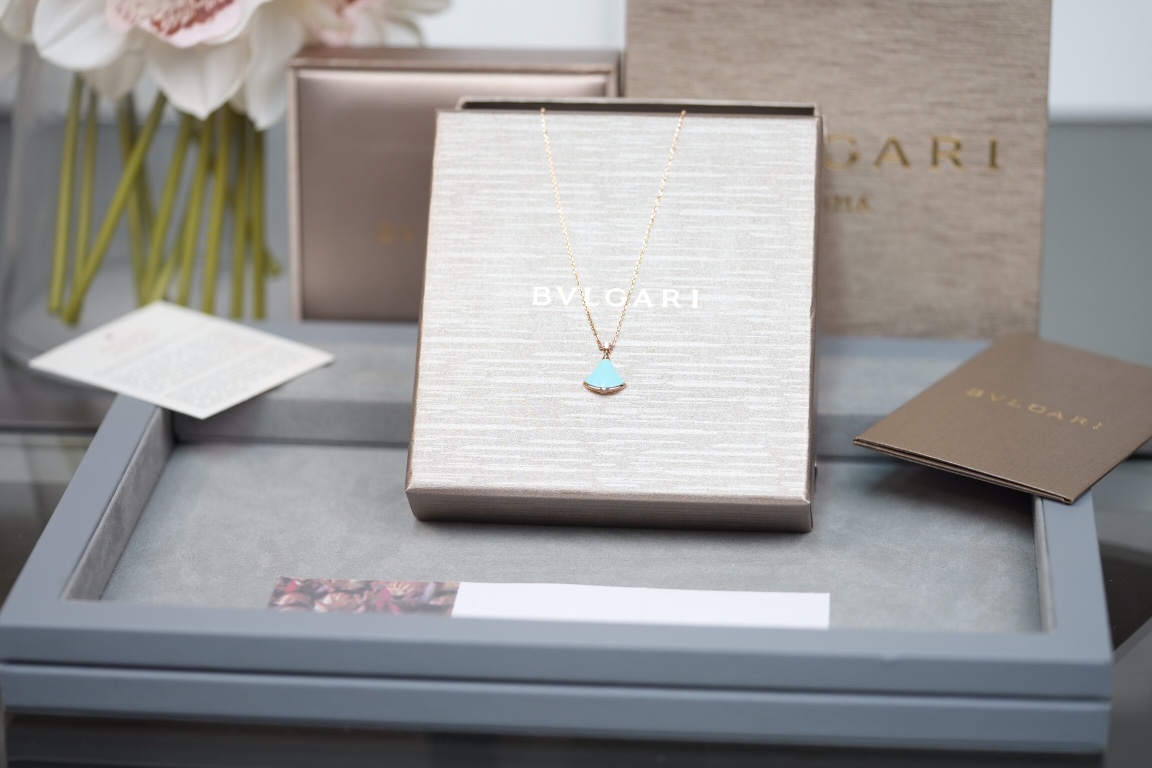 新款宝格丽经典款小裙子项链绿松石项链太唯美了吧！