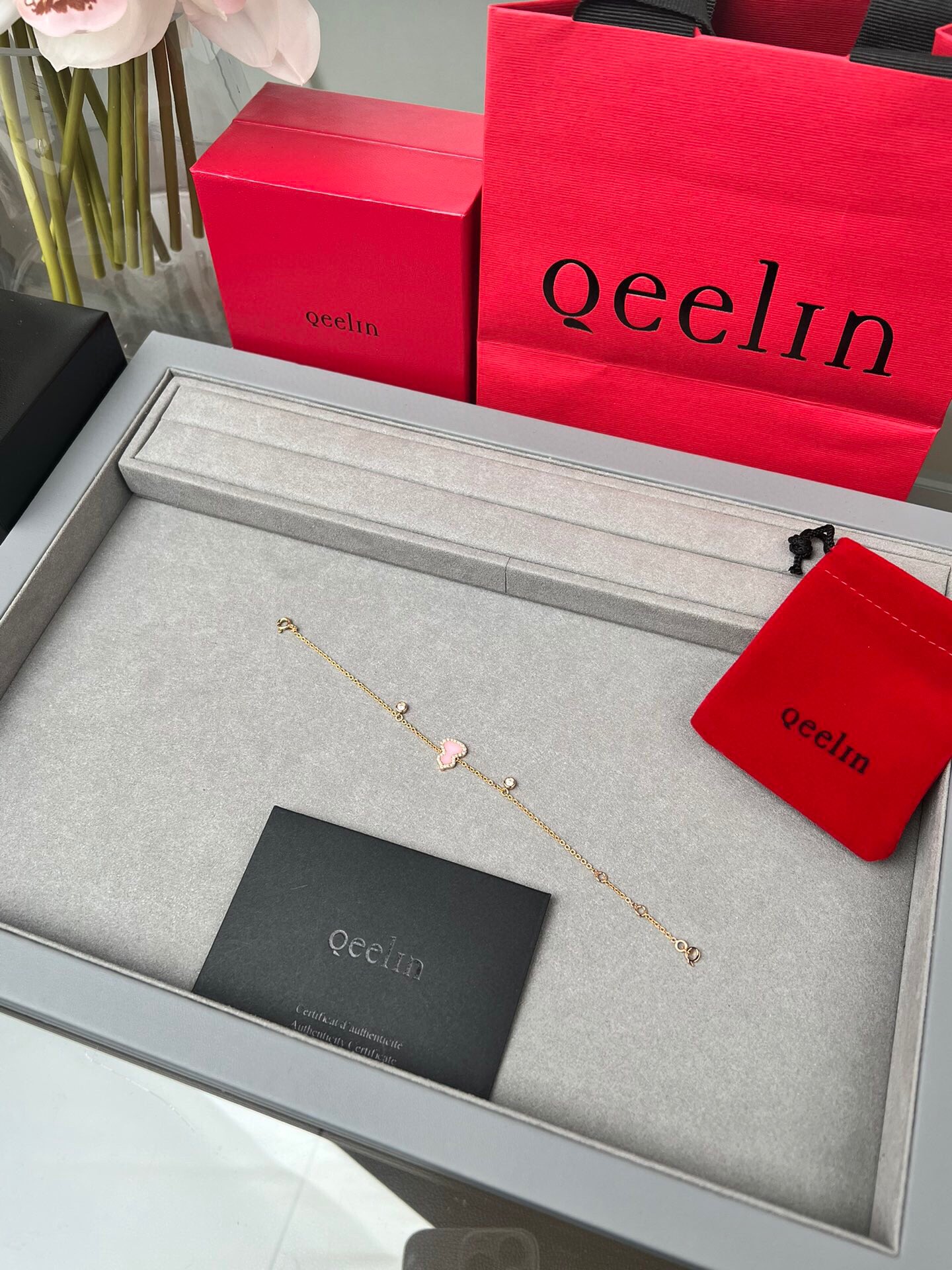 “Pink Protein Bracelet with Gold Metal and Heart-Lifting Color: Fresh and Macaroon Girls Fashion Accessory” - 图片 2